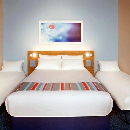 Travelodge Swindon Central Εξωτερικό φωτογραφία