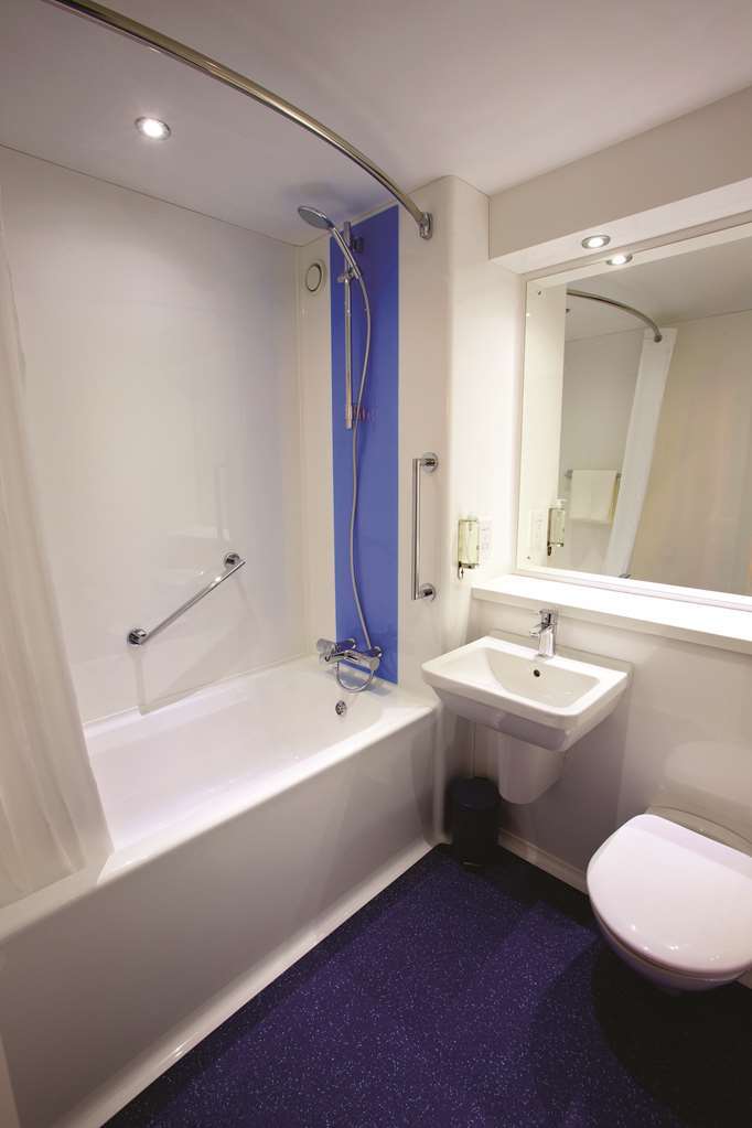 Travelodge Swindon Central Δωμάτιο φωτογραφία